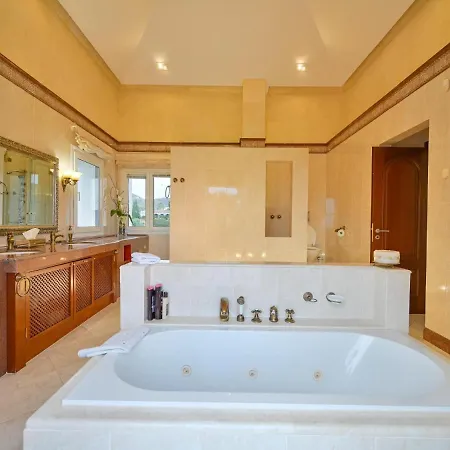 El Rosario Large W Heated Pool Vakantiehuis *