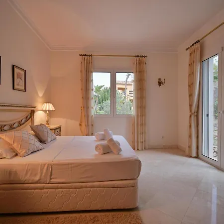 Vakantiehuis El Rosario Large W Heated Pool *