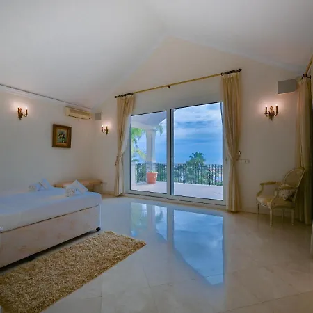 Vakantiehuis El Rosario Large W Heated Pool *