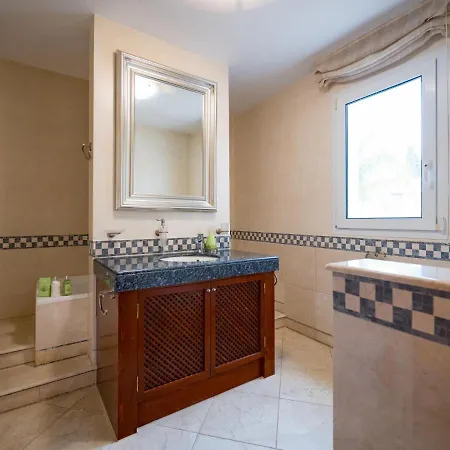 Vakantiehuis El Rosario Large W Heated Pool