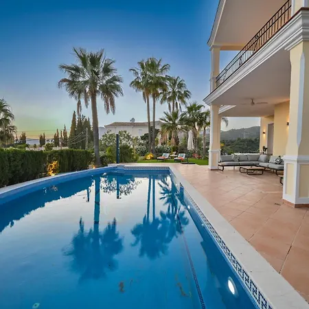 Vakantiehuis El Rosario Large W Heated Pool